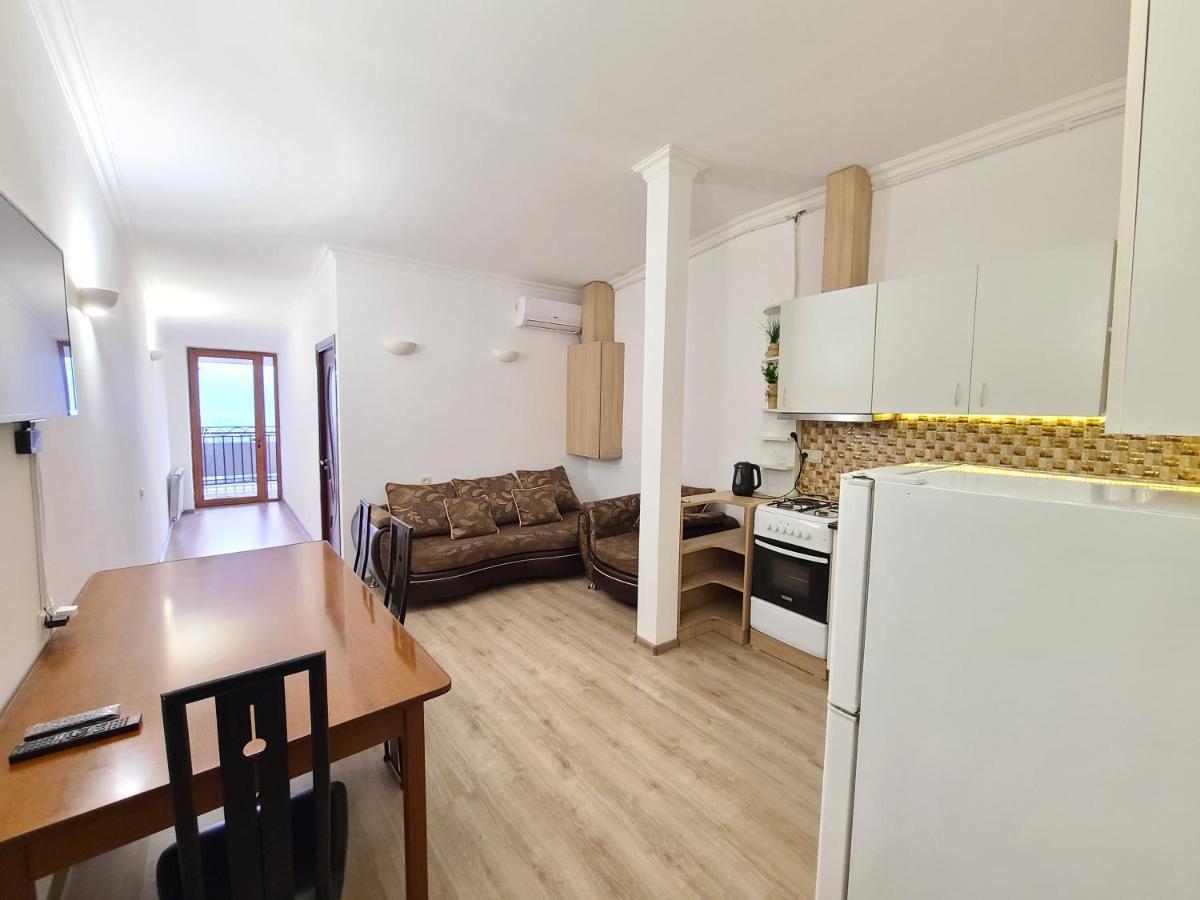 耶烈万Flat With Balcony On Cascade公寓 外观 照片